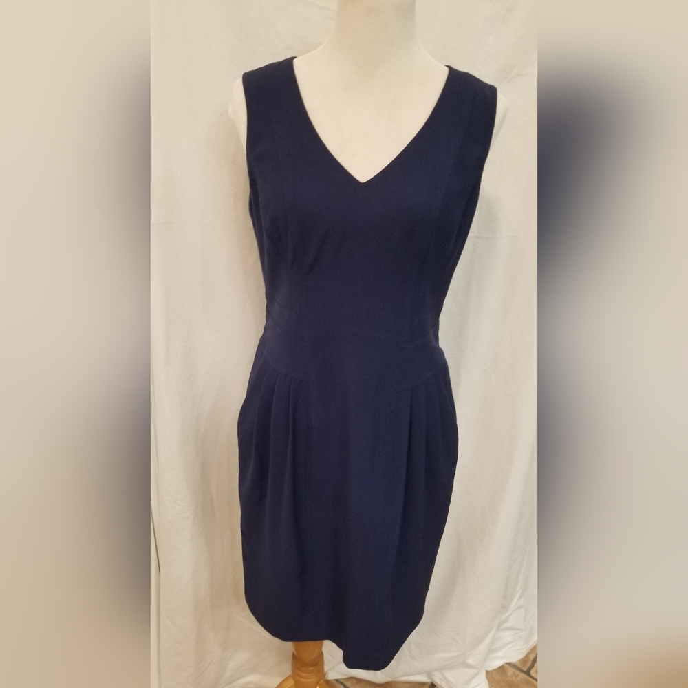 Vince Camuto vneck sleeveless navy dress size 10